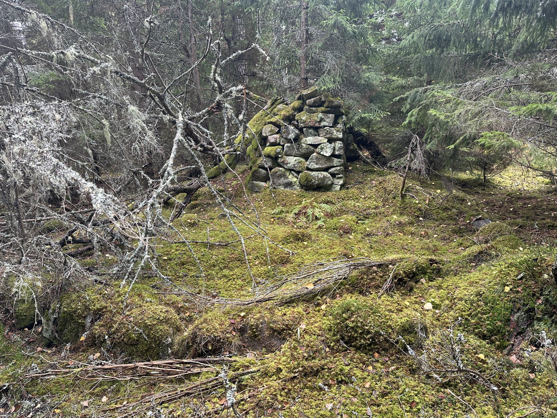Stavstugan, grund efter bostadshus